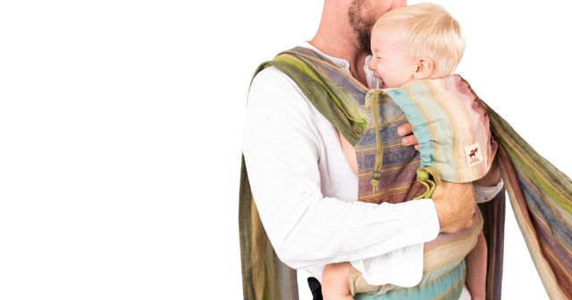 Baby weint in der Babytrage? Ursachen und einfache Tipps