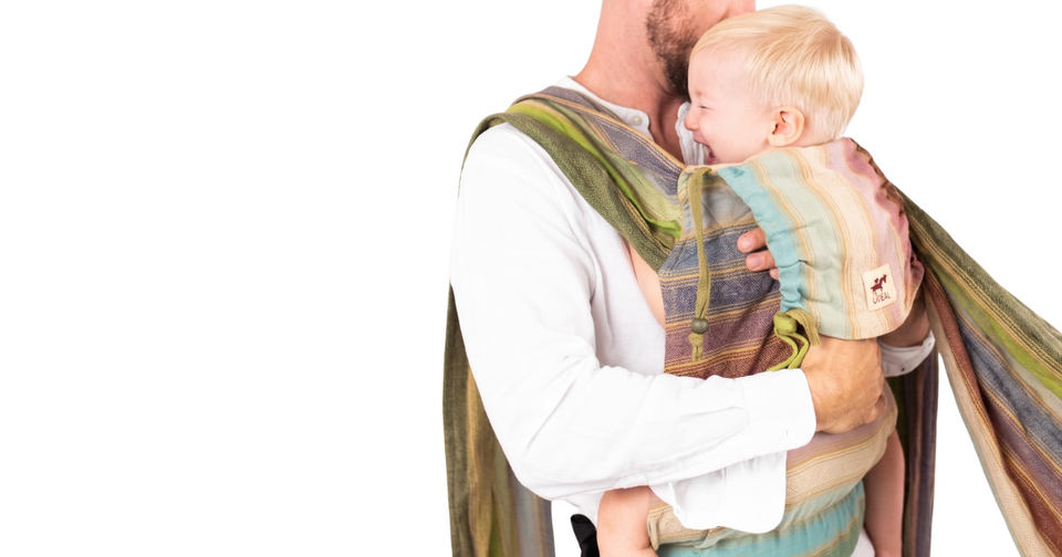 Baby weint in der Babytrage? Ursachen und einfache Tipps