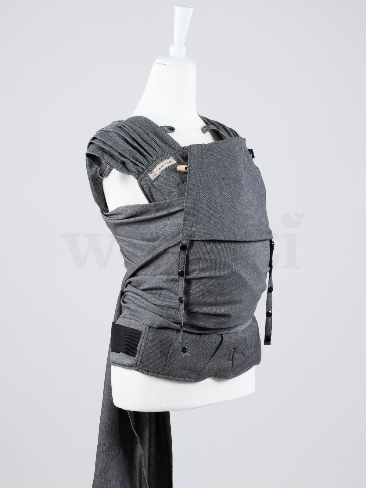 Wrap-Conversion-Babytrage – Fräulein Hübsch WrapCon Babysize Graphite, Dreiviertelansicht von links