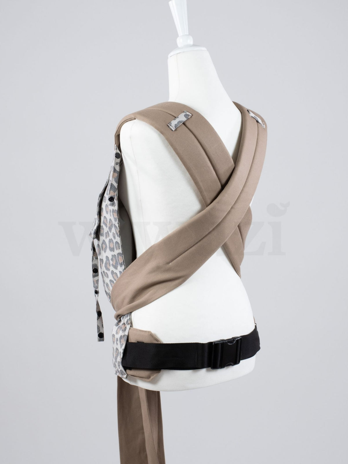 Fräulein Hübsch Mei Tai Toddlersize Leoprint – Ergonomische Babytrage aus Bio-Baumwolle