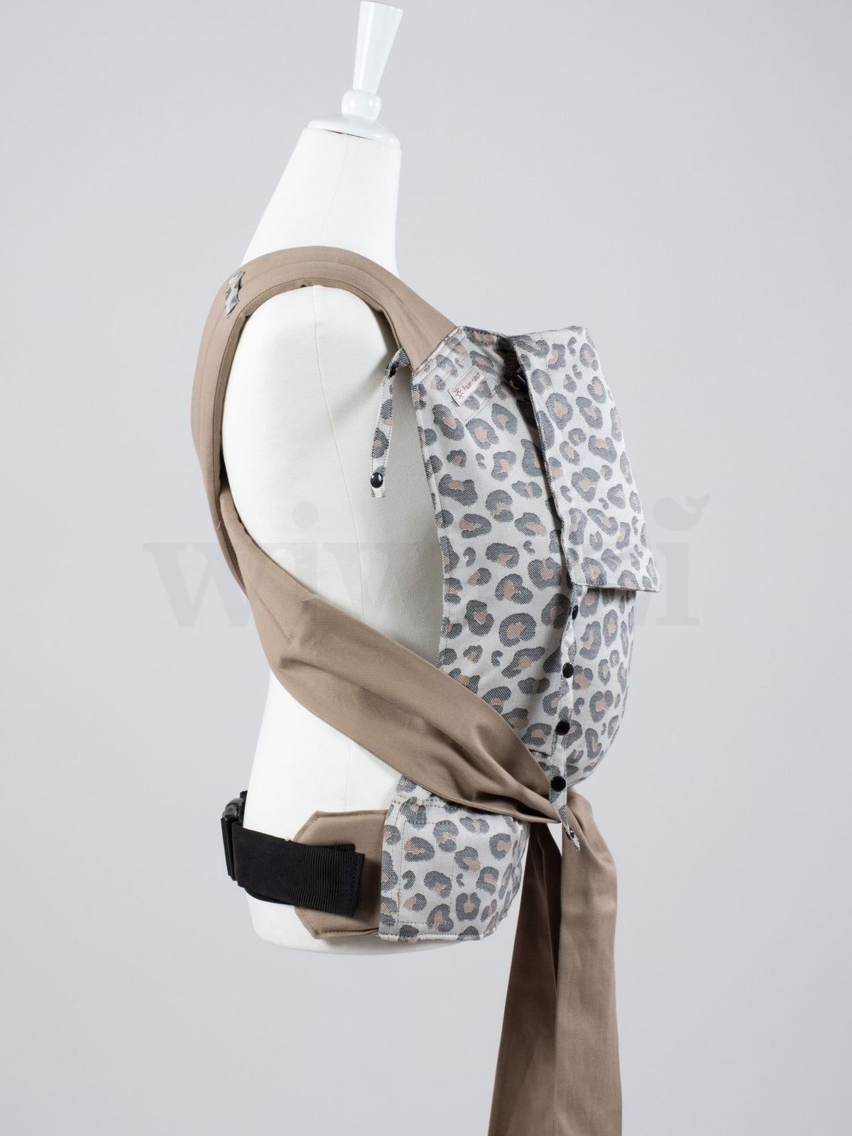 Fräulein Hübsch Mei Tai Toddlersize Leoprint – Ergonomische Babytrage aus Bio-Baumwolle