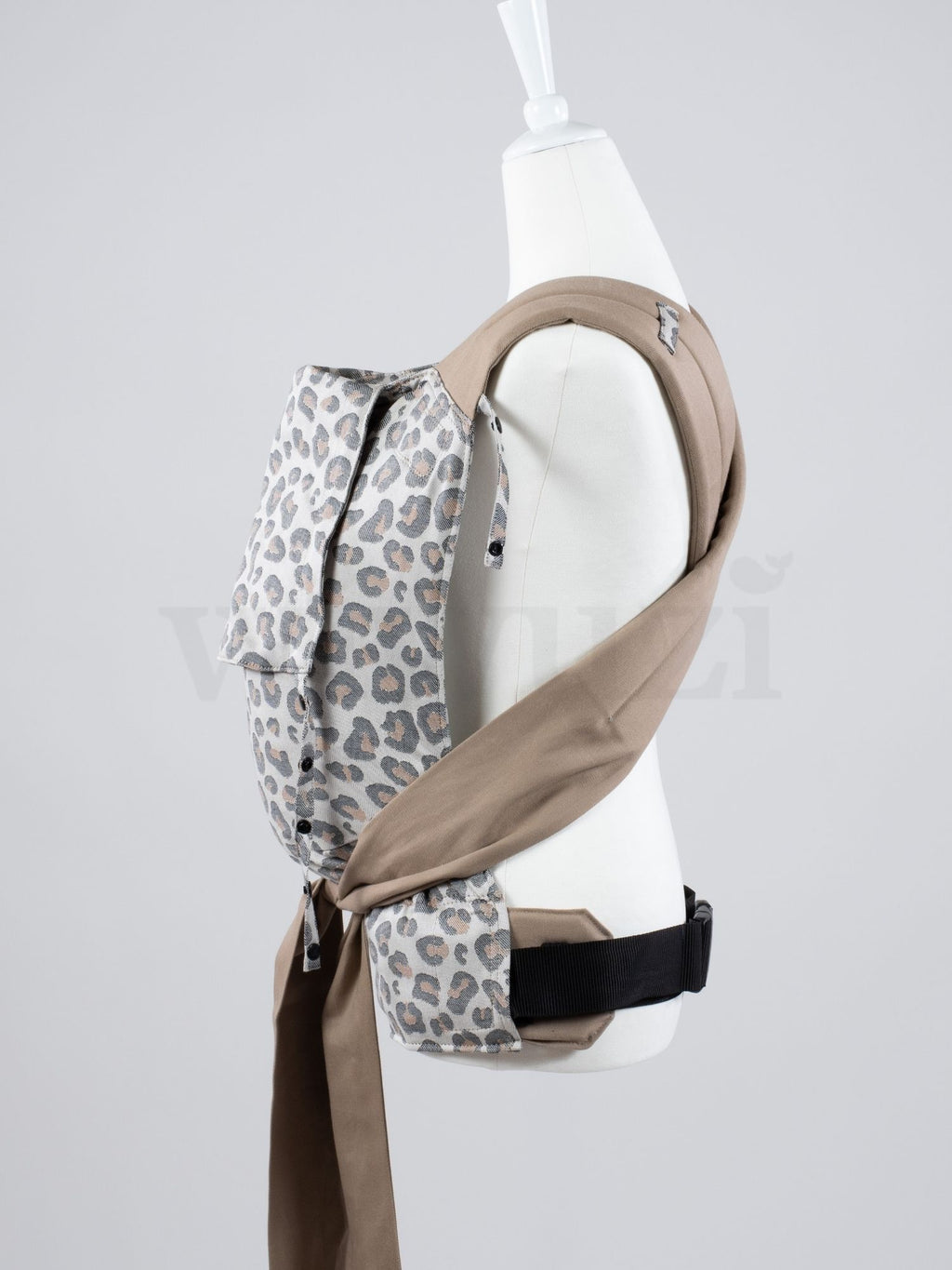 Fräulein Hübsch Mei Tai Toddlersize Leoprint – Ergonomische Babytrage aus Bio-Baumwolle