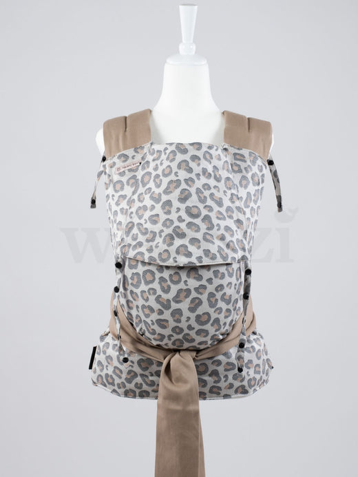 Fräulein Hübsch Mei Tai Toddlersize Leoprint – Ergonomische Babytrage aus Bio-Baumwolle