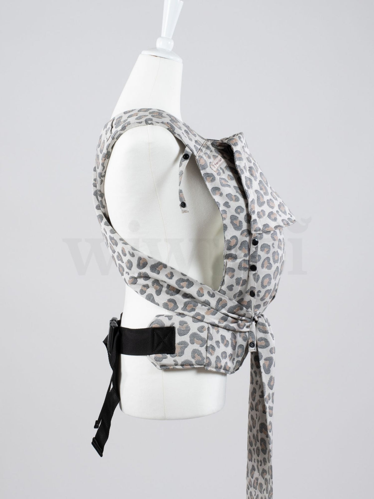 Fräulein Hübsch SoftTai Babysize Leoprint – Ergonomische Babytrage aus Bio-Baumwolle