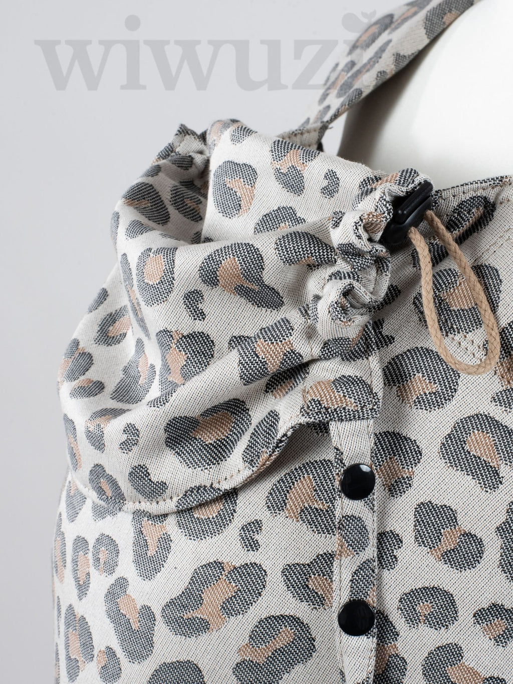 Fräulein Hübsch SoftTai Babysize Leoprint – Ergonomische Babytrage aus Bio-Baumwolle