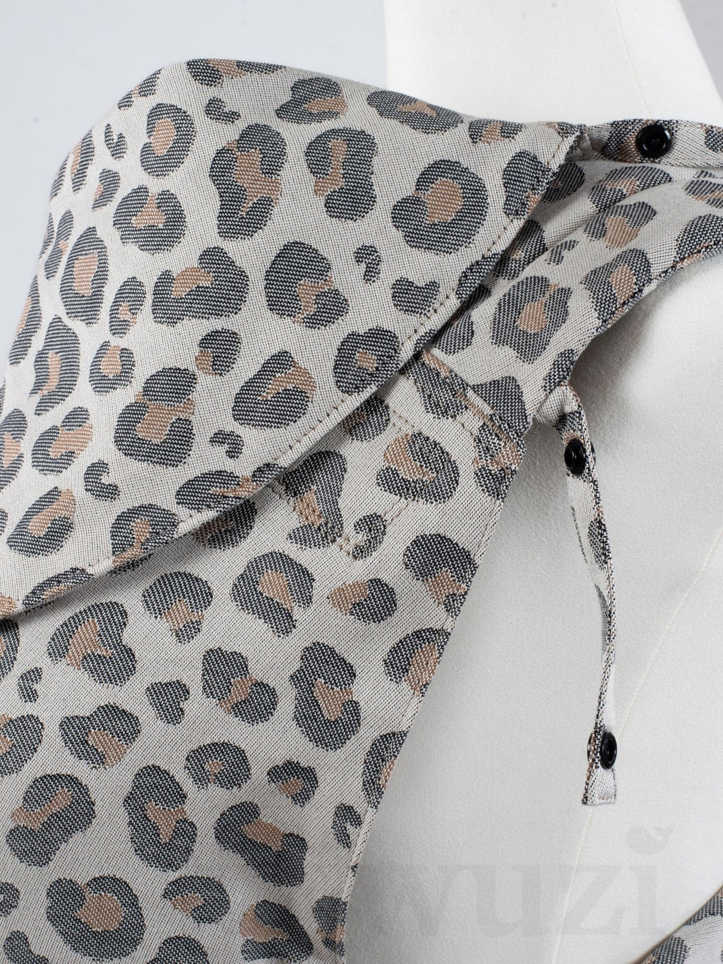 Fräulein Hübsch SoftTai Babysize Leoprint – Ergonomische Babytrage aus Bio-Baumwolle