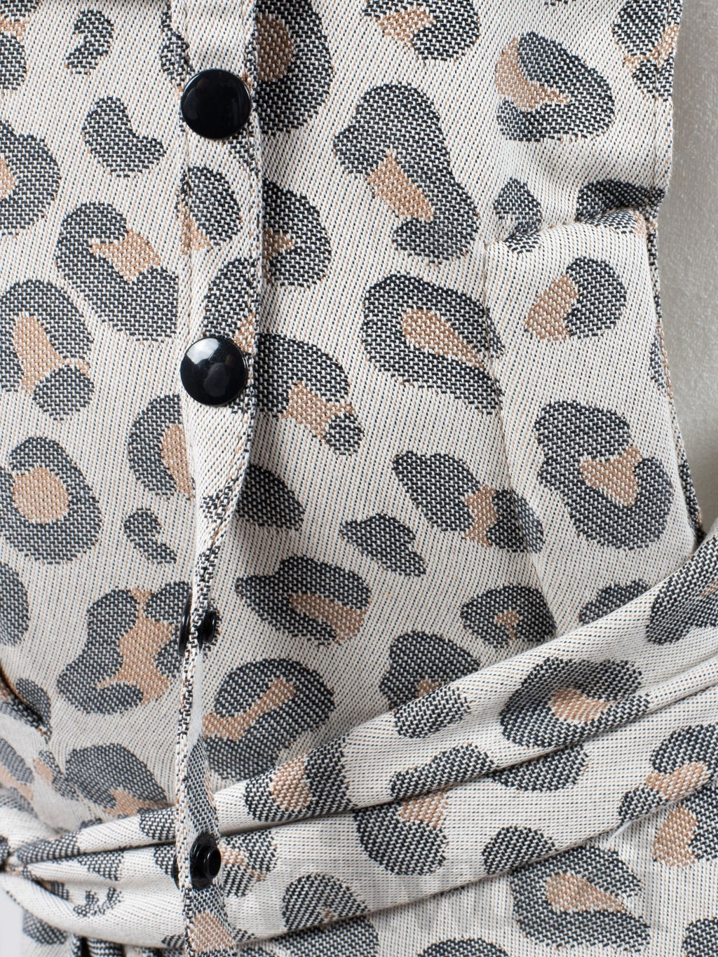 Fräulein Hübsch SoftTai Babysize Leoprint – Detailansicht des Leoprint-Musters