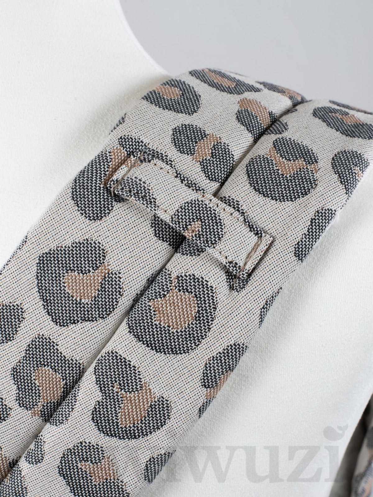 Fräulein Hübsch SoftTai Babysize Leoprint – Ergonomische Babytrage aus Bio-Baumwolle