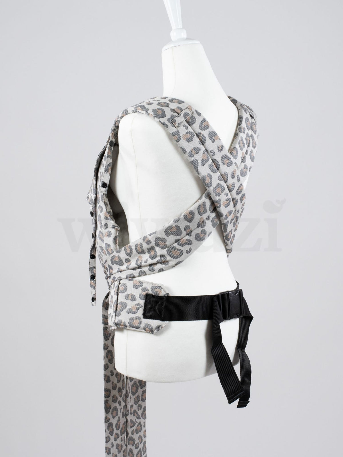 Fräulein Hübsch SoftTai Babysize Leoprint – Ergonomische Babytrage aus Bio-Baumwolle
