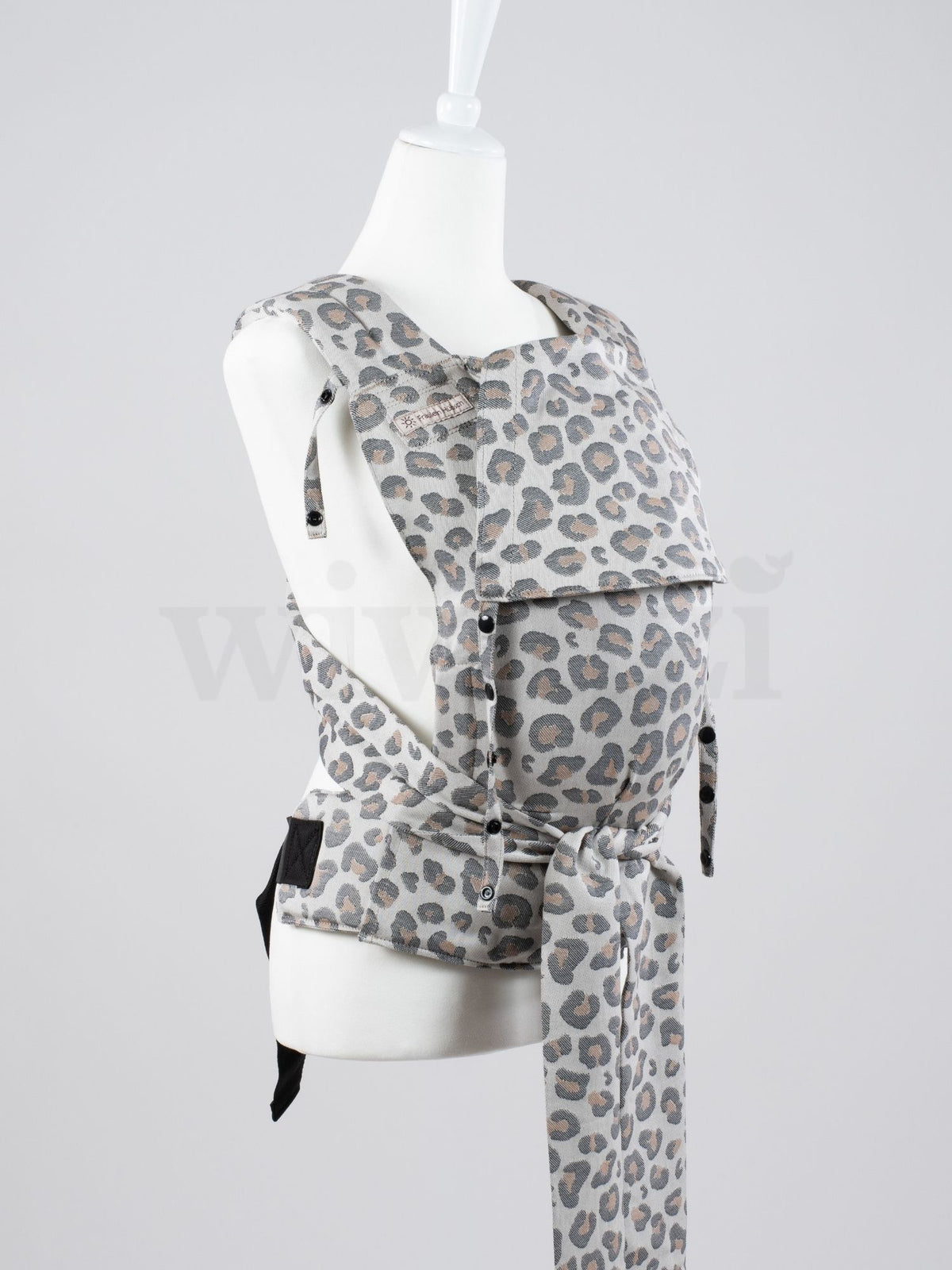 Fräulein Hübsch SoftTai Babysize Leoprint – Ergonomische Babytrage aus Bio-Baumwolle