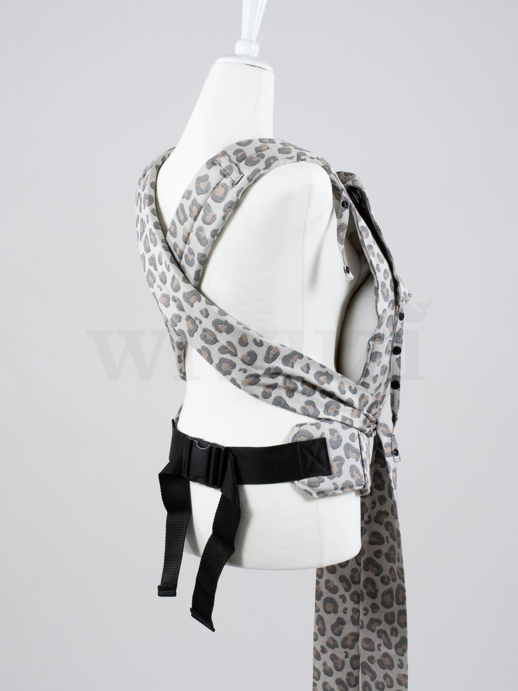 Fräulein Hübsch SoftTai Babysize Leoprint – Ergonomische Babytrage aus Bio-Baumwolle
