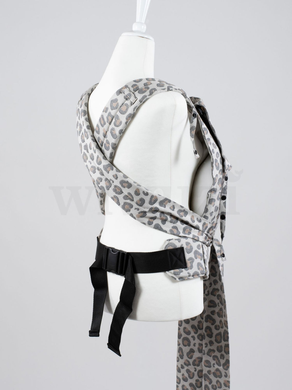 Fräulein Hübsch SoftTai Babysize Leoprint – Ergonomische Babytrage aus Bio-Baumwolle