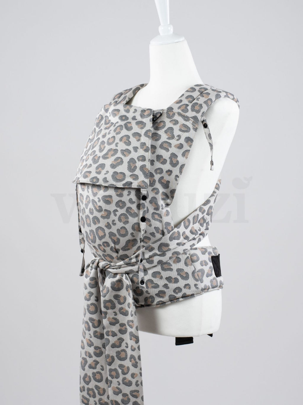Fräulein Hübsch SoftTai Babysize Leoprint – Ergonomische Babytrage aus Bio-Baumwolle