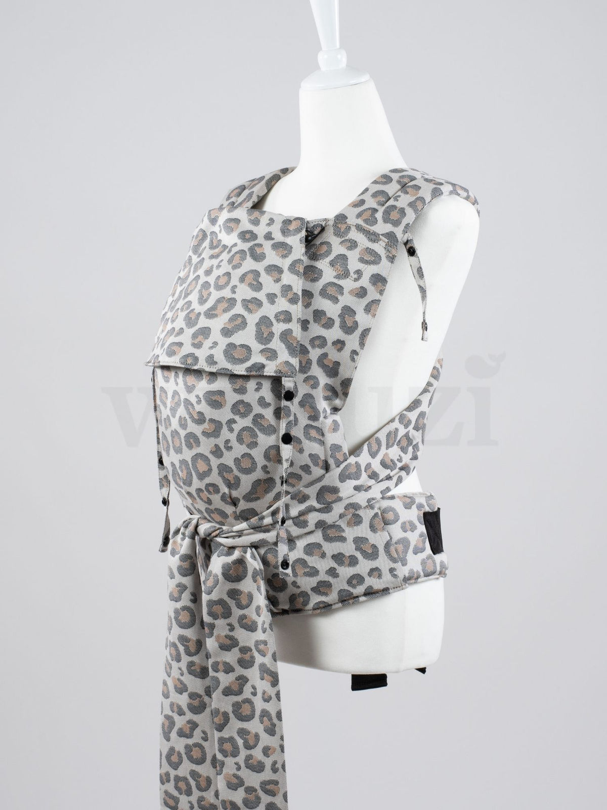 Fräulein Hübsch SoftTai Babysize Leoprint – Ergonomische Babytrage aus Bio-Baumwolle