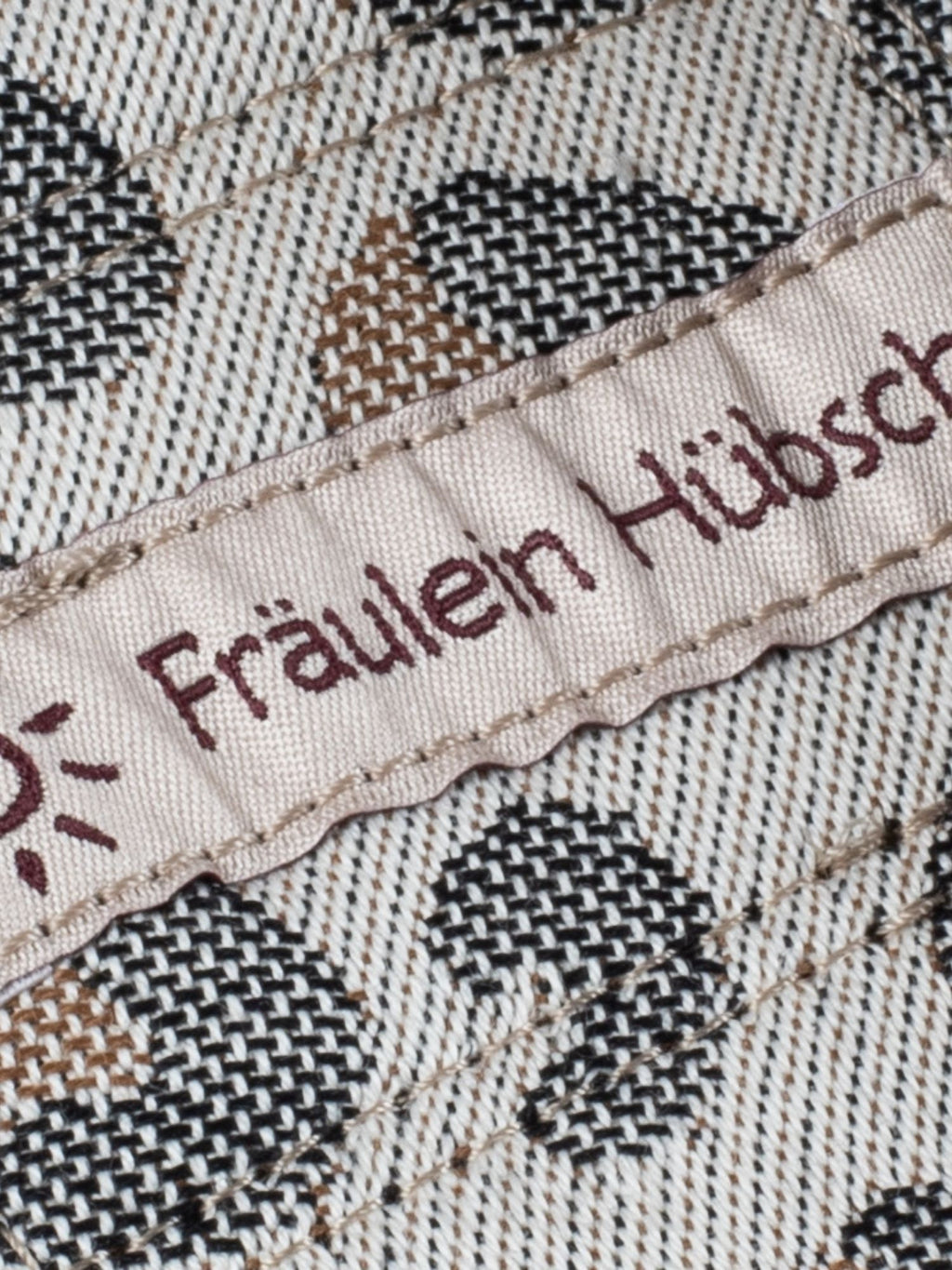 Fräulein Hübsch SoftTai Babysize Leoprint – Ergonomische Babytrage aus Bio-Baumwolle