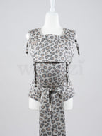 Fräulein Hübsch SoftTai Babysize Leoprint – Ergonomische Babytrage aus Bio-Baumwolle